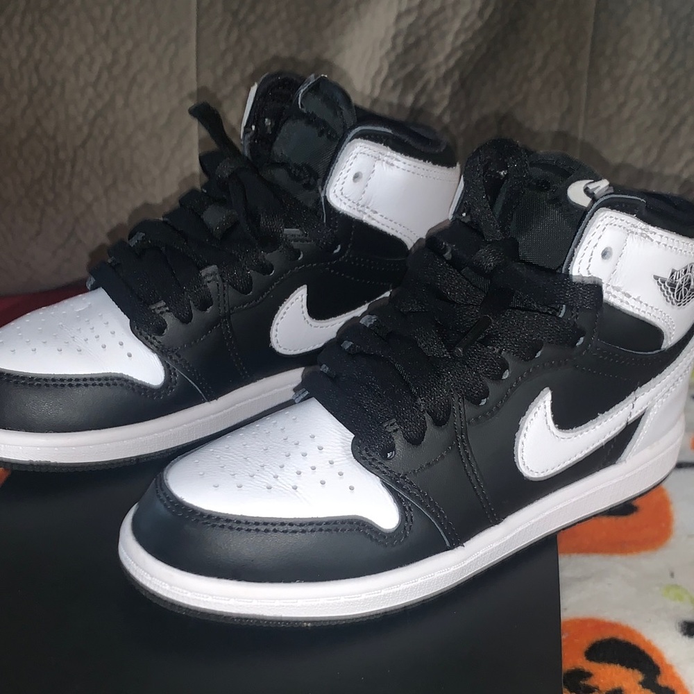 Little Boy Jordan Retro Hugh OG Size 1